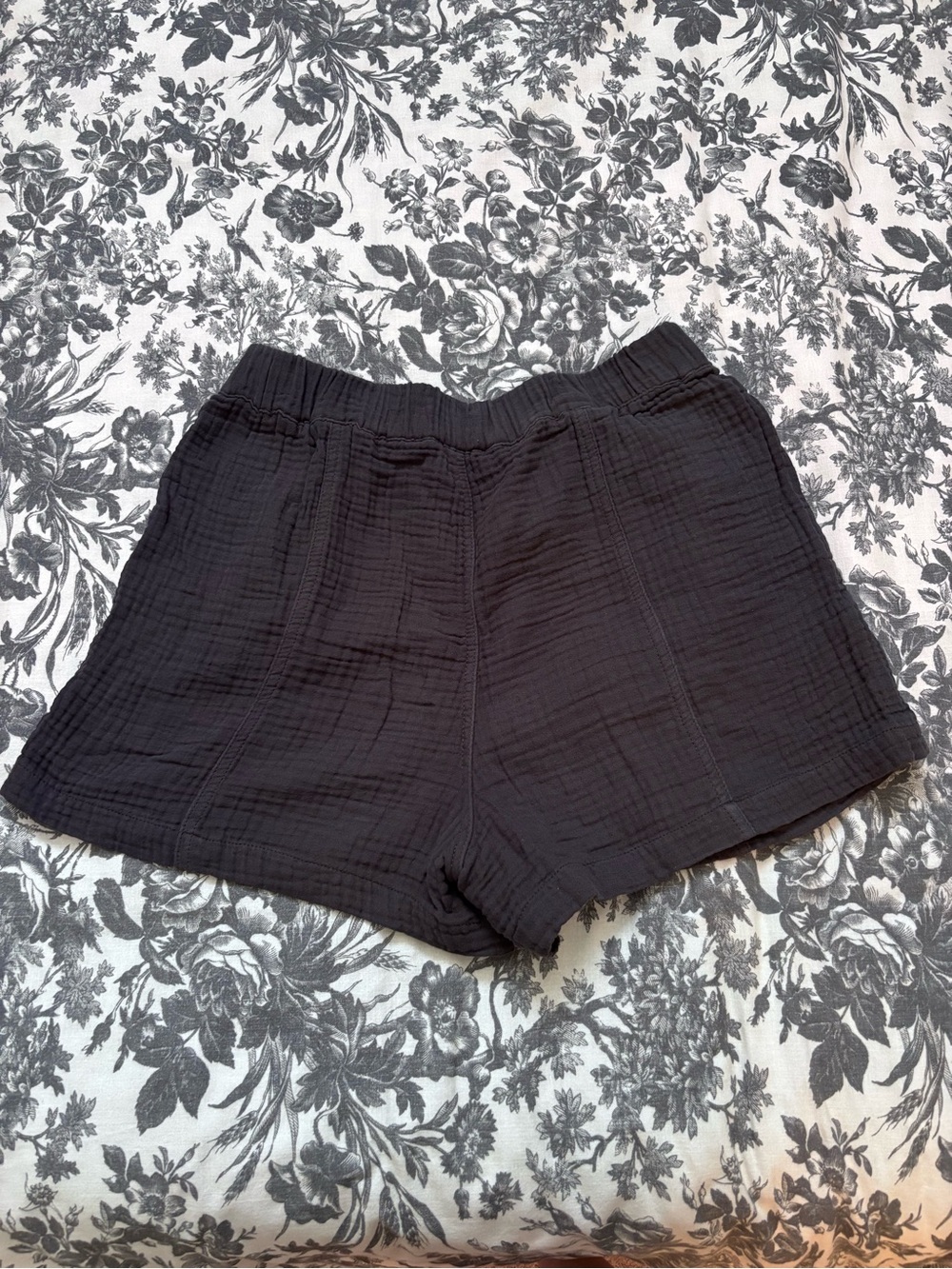 Madewell Women's Gauze Pull-On Shorts - Picture 2 of 3